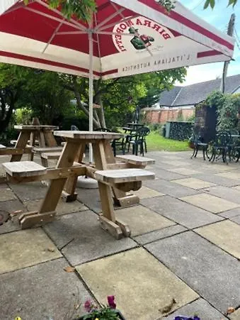Thorverton Arms 4*,